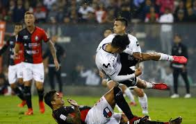Bruno sebastian romo rojas born 20 may 1989 is a chilean footballer that currently plays as centre back for deportes copiapo before rejoining colocolo r. Bruno Romo Y Lesion De Suazo No Me Doy Cuenta Que Le Pego En La Cabeza Solo Que Estaba Tirado Y Todos Alrededor De El