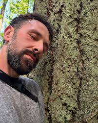 Post 10k 🏃🏻 sweaty photo shoot with the trees! 🌲 #athlete #artist  #natureboy