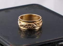 Vintage Art Carved Forget-me-not Wedding Band Art Carved Vintage Art Wax Carving