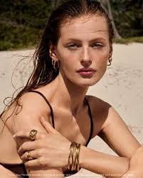 Mary Schiefer's Instagram, Twitter & Facebook