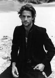 Flow Hairstyle For Men 40 Masculine Hockey Haircuts Mens Hairstyles Medium Medium Hair Styles Medium Length Hair Styles