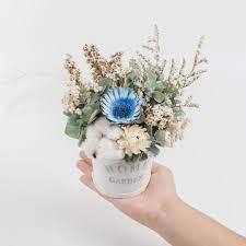 商品說明及故事 kinki手作ღ 乾燥鄉村盆花系列 海洋風情 現代北歐風限量乾燥花盆栽桌花以現代極簡的北歐白色ｍｉｘ海洋的藍創作出此款花禮 讓煩悶的心情 也因為看見大海 how to preserve flowers dried flower arrangements flower designs
