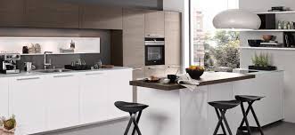 Moderne 2 Zeilen Kuche Nova Lack Arcticweiss Und Eiche Tabak Mit Zenith Kuchendesign Moderne Kuchenideen Kuchendesign Modern