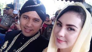 Mungkin hatinya kena, kata arumi. Kenangan Arumi Bachsin 3 Tahun Dampingi Sang Suami Di Trenggalek