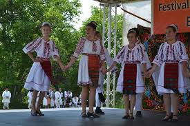 Mărţişorul a fost inclus în patrimoniul imaterial cultural al unesco, miercuri. Calusarii Au Sunat Adunarea Pentru Liberali Foto