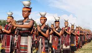 Sebutkan 3 tari daerah dan properti yang digunakan. Tari Tor Tor Sejarah Gerakan Properti Jenis Beserta Keunikannya