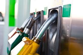 Naik turun harga minyak ni memang topik hangat setiap minggu, kengkadang hari jumaat pastu rabu. Kenapa Harga Minyak Makin Naik Ini Penjelasan Sebenar Tentang Sektor Minyak Dan Gas Di Malaysia Remaja