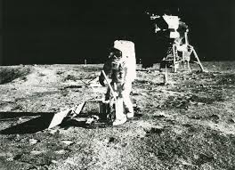 He logged 289 hours and 53 minutes in space between the gemini and apollo. Esa Buzz Aldrin And The Eagle