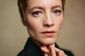 Producer Bucks Trend Toward Fast-Pace Shows : Television: KCET's Nancy  Salter favors a personal, intimate approach to documentaries. Her latest,  'Living the Last Days,' took nine months to make.