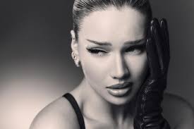 Shirin David moderiert mit gebrochenem Knöchel wer stiehlt mir die Show