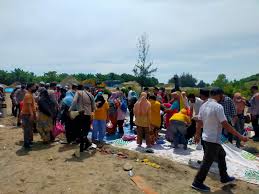 Aliansi Masyarakat Adat Nusantara - AMAN | Kisah Perjuangan Perempuan Adat  Usir Tambang Pasir Besi di Bengkulu