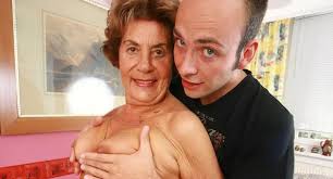 Die geile Oma Karin zeigt ihre Bilder & Videos