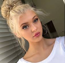 Pin Di Brea S Su Loren Gray Acconciature Semplici Donne Bionde Acconciature Capelli Lunghi