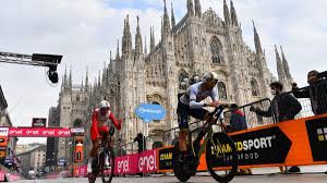 Un finale pieno di colpi di scena nella cronometro conclusiva del giro d'italia 2021.prima la foratura di filippo ganna, che cambia la bicicletta e riesce comunque a fare il miglior tempo, poi rémi cavagna, che avrebbe potuto superare l'azzurro, arriva troppo veloce all'ultima curva e va a sbattere contro le transenne.poco dopo, matteo sobrero, che stava facendo un ottimo tempo. Ciclismo Giro D Italia Quando Partono Filippo Ganna E Damiano Caruso Orari Della Crono E Dove Vederla In Tv Eurosport