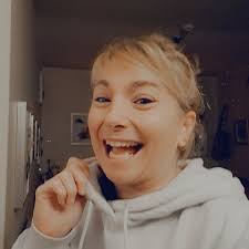 What job opportunities are available for Americans in Iceland?