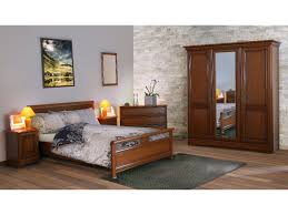 Per quanto riguarda la camera da letto, un comodino moderno in ciliegio si sposa perfettamente con una testiera del letto imbottita in pelle o tessuto. Letto Laurel 140 X 190 Cm Decorazione Ciliegio Selvatico Stile Autentico