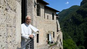 Papa faz visita surpresa a Santuário de Vallepietra e Mosteiro de Subiaco