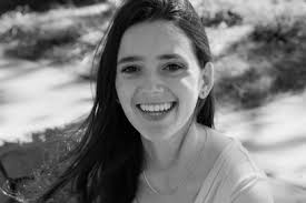 Natalie Hett's Instagram, Twitter & Facebook