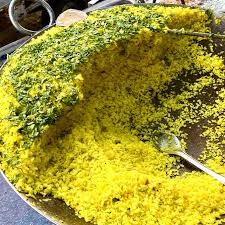 Indore special Poha 😍 . . . (Poha, indori poha, indore food, madhya  pradresh, ujjain, ujjain mahakal, mahadev, breakfast, naashta) . .  #indoripoha #poha #indore #madhyapradesh #ujjainfood #ujjain #foodvideo  #mahakal #mahakaleshwar #explore #trending