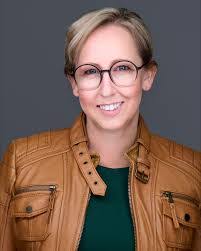 Annie Fulton's Instagram, Twitter & Facebook