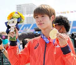 Yuto horigome of japan claimed the first olympic gold medal in skateboarding when he won the men's street final in tokyo on sunday. Pv0eyttpdu Wpm