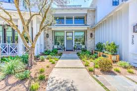 Farmhouse design exudes the comfortable, casual feel of rural farm living. Absolutely Dreamy Modern Farmhouse Style On Southern California S Coast