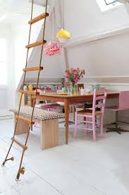 Une Maison De Peter Pan Une Echelle Qui Monte Sur Le Toit Pour Les Eternels Enfants Beautiful Diy Stuff House Design Dream Decor Living Room Designs