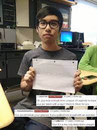 A bunch of people all take turns making jokes about the subject. 26 Pictures Of People Who Got Roasted Hard Funny Gallery Funny Roasts Funny Memes Sarcastic Roast Jokes