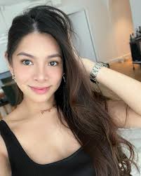 Patricia Santos's Instagram, Twitter & Facebook