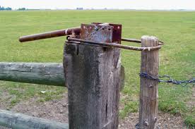 One Type Of Gate Latch That Provides Additional Leverage Making The Gate Easier To Tension Gate Latch Fence Gate Farm Gate