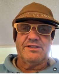 Who can recommend a handyman for hanging a heavy wall shelf and moving  furniture?