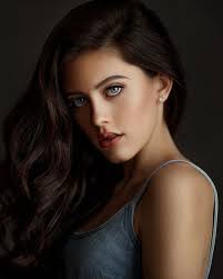 Magazine style women portrait photography ideas. Fine art female portraits  in studio setting.