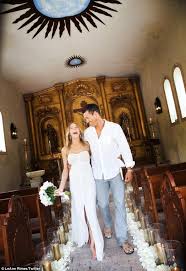 Leann Rimes The Barefoot Bride Walks Down The Aisle With Eddie Cibrian At Vow Renewal 2473462 Weddbook