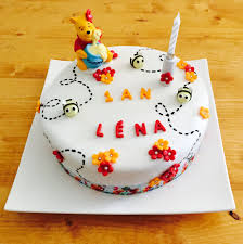 Gateau D Anniversaire Winnie L Ourson Birthday Cake Winnie The Pooh Layer Cake All Ch Deco Gateau Anniversaire Gateau Anniversaire 2 Ans Anniversaire Winnie