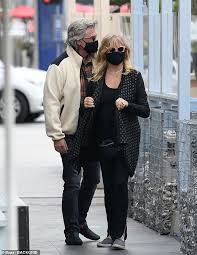 Claus in the christmas chronicles 2. Goldie Hawn And Kurt Russell Take Cover As They Leave For A Seafood Lunch In Santa Monica Oltnews