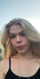 Courtney Livermore's Instagram, Twitter & Facebook