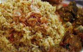 Nasi kebuli identik dengan rasa gurih yang diperoleh dari kaldu daging dan susu yang dimasak dengan aneka rempah. Bumbu Resep Cara Membuat Nasi Kebuli Kambing Dan Ayam Saelekko Com