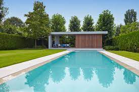 modern poolhouse in trespa en hout achtertuin zwembad zwembad achtertuin zwembad spa