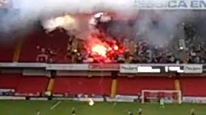 Photos at bramall lane view from seats around bramall lane. Sheffield United Vs Fenerbahce Fans Throw Flares On The Pitch Youtube