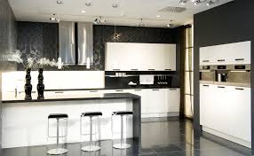 Esta distribución consiste en contar con dos áreas de trabajo formando un ángulo de 90 grados. Cinco Disenos De Cocinas Modernas Estupendos Decoracion De Interiores