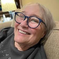 Eileen Powell's Instagram, Twitter & Facebook