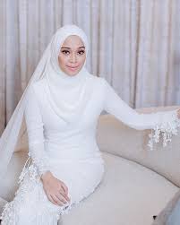 Dato' seri paduka mohamed azmin ali (born 25 august 1964) is a malaysian politician and is the menteri besar (chief minister) of selangor. Didiyana Ehsan On Instagram Drapedbydidi For Farahafifah Dato Seri Azmin Ali Make Up By Khirkhalid Modern Wedding Inspiration Wedding Attire Bridal Hat