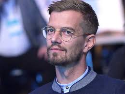 1979) is a german television host, who got his start at mtv. Joko Winterscheidt Uber Klaas Mittlerweile Unterschreibe Ich Das Eiskalt Und Sage Privat Keinen Kontakt Bunte De