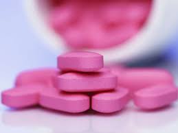 Benadryl Diphenhydramine Is A Brand Name Over The Counter Product That S Typically Used To Relieve Symptoms Of Hay Benadryl Seasonal Allergies Side Effects
