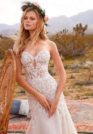 Check out our vestito spalline selection for the very best in unique or custom, handmade pieces from our dresses shops. Scollature Abiti Da Sposa Come Scegliere Quella Perfetta