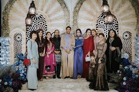 Para ulama' telah bersepakat atas haramnya mengumpulkan dua wanita yang bersaudara dalam satu pernikahan. First Artis Buat Henna Night After Nikah Day Selalu Henna Before Nikah Berita Kopak Media