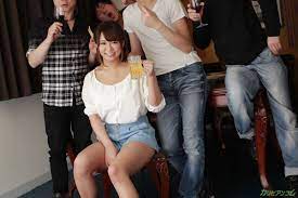 岡本理依奈】男ばっかの飲み会に一人で参加する女は絶対これを待っているｗ男4人に好きにヤられて嬉しそうなビ○チ女ｗｗ【エロ動画と画像】 -  ロシアン・ビューティ - Russian Beauties
