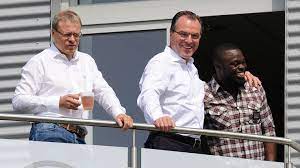Clemens tönnies ist ein deutscher unternehmer tönnies wuchs mit sechs geschwistern in rheda auf. Clemens Tonnies Von Niemandem Leicht Wegzuschieben Sport Sz De