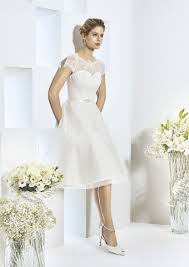 Ein hochzeitskleid kurz entspricht für viele frauen nicht der idealen vorstellung einer märchenhaften prinzessin. Kurze Brautkleider Standesamtliche Knielenge Kleider