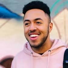 이건 마치 새로운 사람이 문을 통해 계속 들어오는 파티 같은 느낌이야.